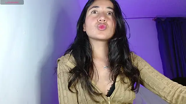 Snapshot of naomy_rain chatting on October 24, 2025, 5:17 am naomy rain online show from October 24, 2025, 5:17 am