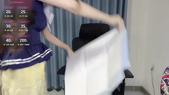 Momo-999 online show from November 10, 2025, 4:45 pm