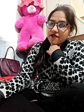 Snapshot of Vanshika1432 chatting on November 24, 2025, 4:07 pm Vanshika1432 online show from November 24, 2025, 4:07 pm