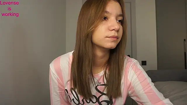 Snapshot of BrynnHolverson chatting on November 1, 2025, 7:52 pm BrynnHolverson online show from November 1, 2025, 7:52 pm