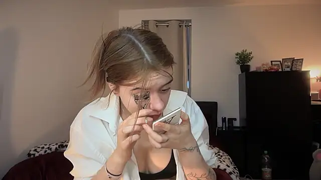 Snapshot of YasmineLace chatting on November 28, 2025, 12:33 am YasmineLace online show from November 28, 2025, 12:33 am