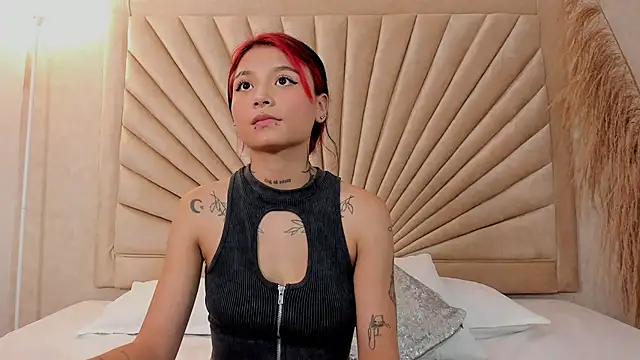 Snapshot of Emma_duff chatting on November 19, 2025, 7:25 pm Emma duff online show from November 19, 2025, 7:25 pm