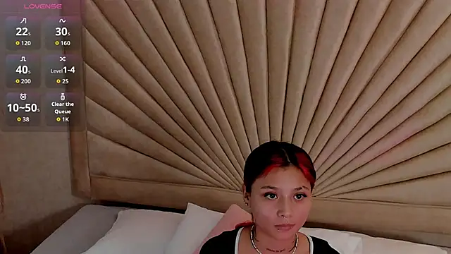 Snapshot of Emma_duff chatting on December 15, 2025, 8:14 pm Emma duff online show from December 15, 2025, 8:14 pm