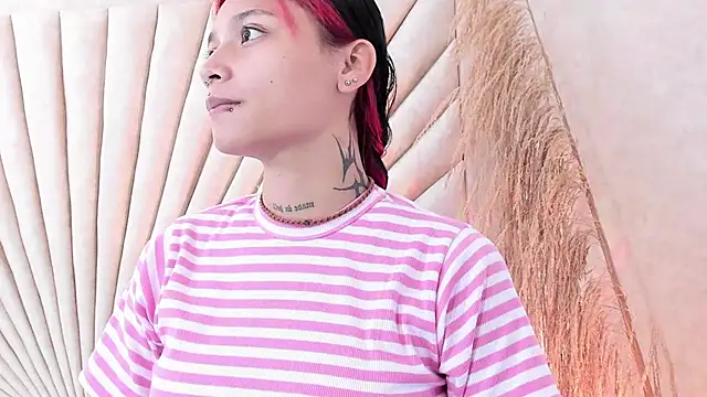 Snapshot of Emma_duff chatting on October 29, 2025, 12:26 pm Emma duff online show from October 29, 2025, 12:26 pm