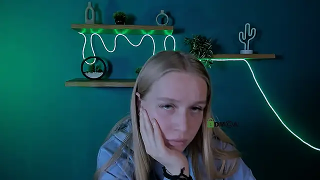 Snapshot of megan_cold chatting on November 4, 2025, 3:38 pm megan cold online show from November 4, 2025, 3:38 pm