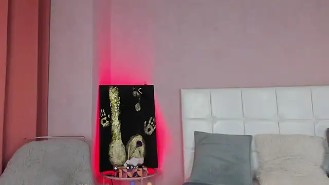 Snapshot of IzieCarter chatting on November 25, 2025, 8:09 pm IzieCarter online show from November 25, 2025, 8:09 pm