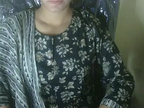 Snapshot of Shezi_N chatting on November 6, 2025, 10:41 am Shezi N online show from November 6, 2025, 10:41 am