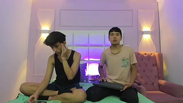 Snapshot of hoot_booys_ chatting on October 30, 2025, 11:23 pm hoot booys online show from October 30, 2025, 11:23 pm