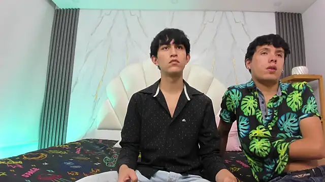 Snapshot of hoot_booys_ chatting on December 4, 2025, 7:35 pm hoot booys online show from December 4, 2025, 7:35 pm