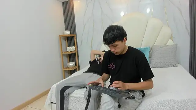 hoot booys  online show from January 31, 2026, 7:56 pm