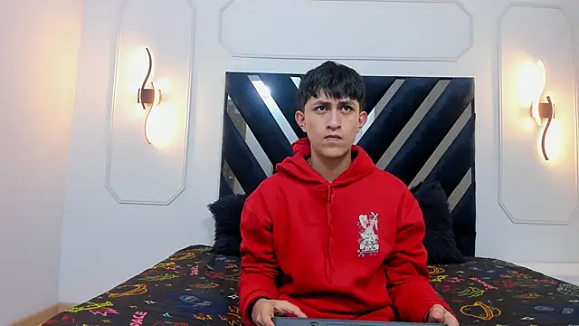 hoot booys  online show from December 18, 2025, 8:23 pm