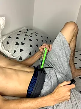 Snapshot of leozin01 chatting on December 3, 2025, 11:14 pm leozin01 online show from December 3, 2025, 11:14 pm