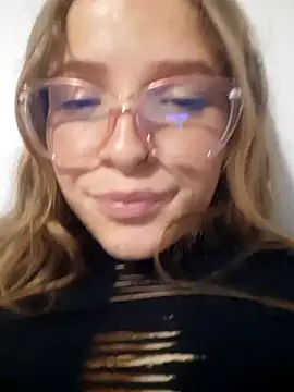 Snapshot of bambiluly chatting on October 19, 2025, 2:14 am bambiluly online show from October 19, 2025, 2:14 am