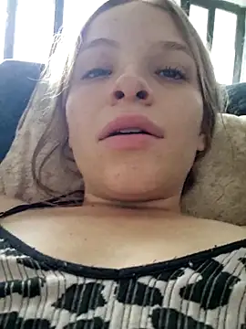 Snapshot of bambiluly chatting on November 11, 2025, 8:14 pm bambiluly online show from November 11, 2025, 8:14 pm