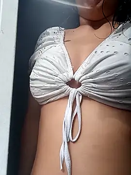 petite coral online show from February 12, 2026, 8:30 pm