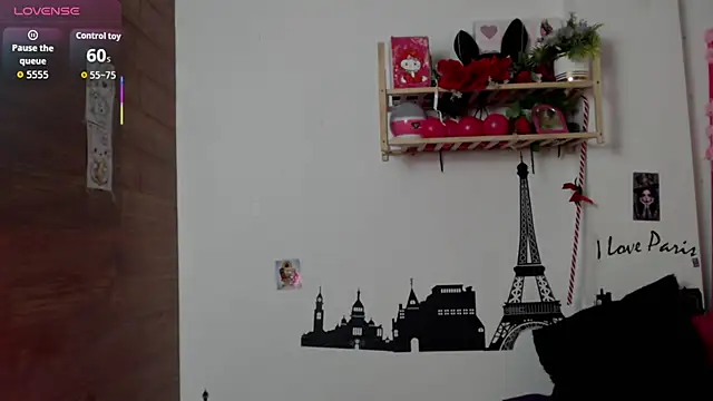 petite coral online show from March 27, 2026, 1:03 am