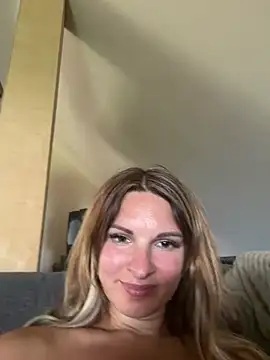 kinkysarahx online show from June 18, 2026, 1:49 pm