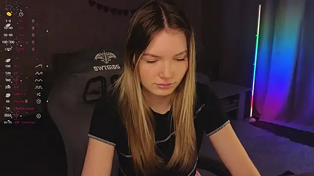 EvelynSin online show from December 4, 2025, 8:57 am