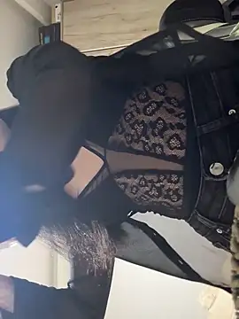 Snapshot of Bemmmba chatting on October 18, 2025, 7:38 pm Bemmmba online show from October 18, 2025, 7:38 pm