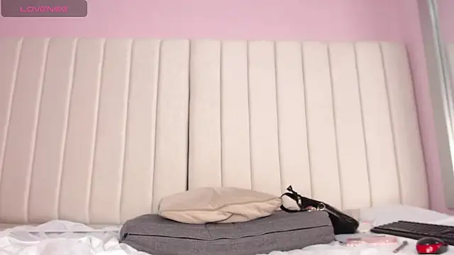 Snapshot of miel_alisha chatting on November 21, 2025, 12:37 pm miel alisha online show from November 21, 2025, 12:37 pm