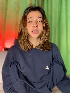 Snapshot of MiaaCute- chatting on October 22, 2025, 9:03 pm MiaaCute- online show from October 22, 2025, 9:03 pm