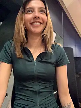 Snapshot of MiaaCute- chatting on December 17, 2025, 12:59 am MiaaCute- online show from December 17, 2025, 12:59 am