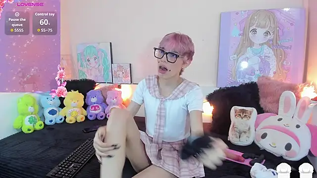 Snapshot of Strawberry_Kitty_ chatting on December 14, 2025, 4:51 am Strawberry Kitty online show from December 14, 2025, 4:51 am