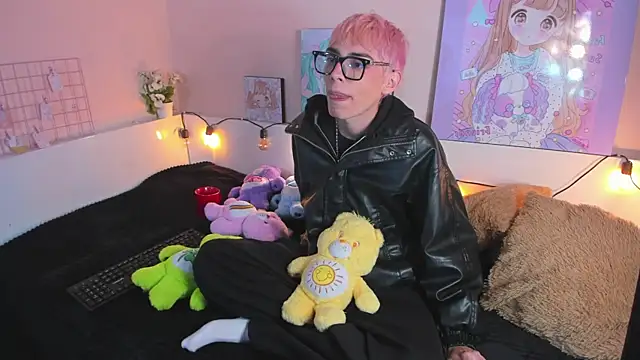 Snapshot of Strawberry_Kitty_ chatting on October 31, 2025, 3:47 am Strawberry Kitty online show from October 31, 2025, 3:47 am