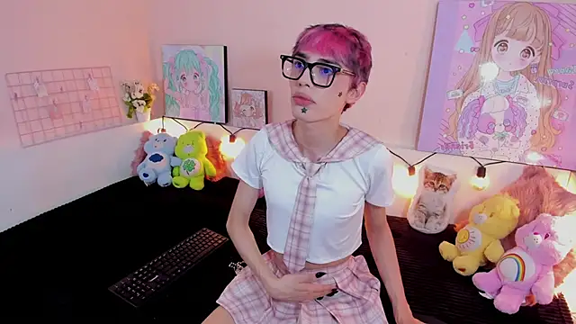 Snapshot of Strawberry_Kitty_ chatting on November 23, 2025, 4:11 am Strawberry Kitty online show from November 23, 2025, 4:11 am