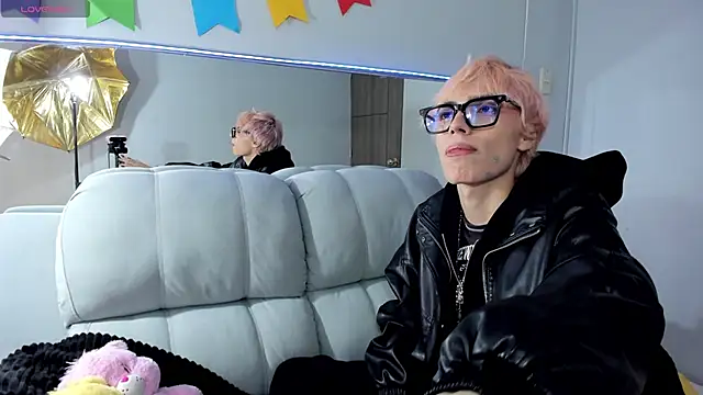 Snapshot of Strawberry_Kitty_ chatting on October 28, 2025, 2:05 pm Strawberry Kitty online show from October 28, 2025, 2:05 pm