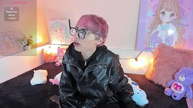 Snapshot of Strawberry_Kitty_ chatting on December 5, 2025, 4:22 am Strawberry Kitty online show from December 5, 2025, 4:22 am