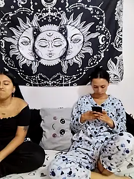 emily n abby online show from April 18, 2026, 1:24 pm