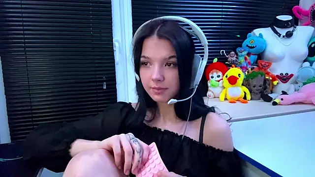 HanaMantanaDell online show from October 17, 2025, 1:13 pm