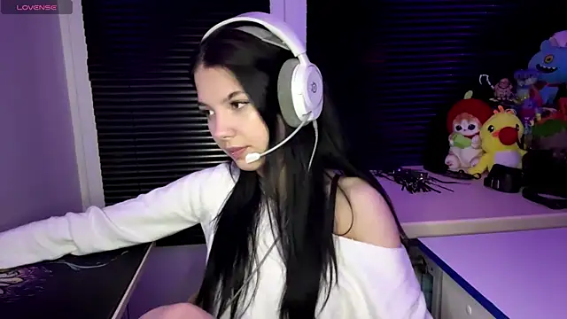 HanaMantanaDell online show from October 25, 2025, 2:17 pm