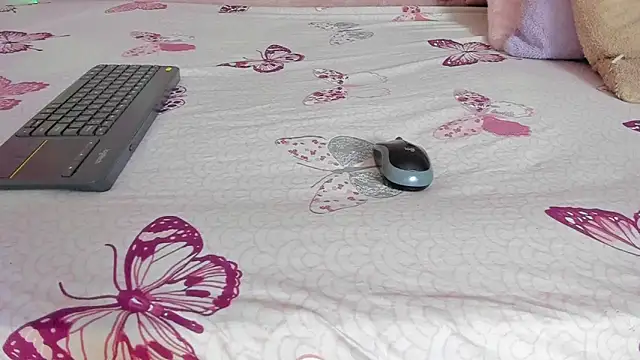 mia  blaze   online show from April 23, 2026, 3:02 am