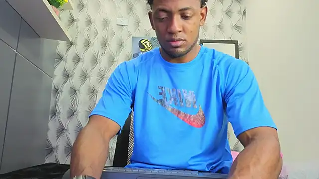 Snapshot of Stevenbrand chatting on November 12, 2025, 8:23 pm Stevenbrand online show from November 12, 2025, 8:23 pm