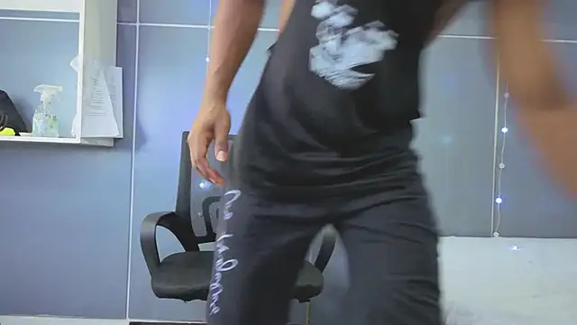 Snapshot of Stevenbrand chatting on December 3, 2025, 7:13 pm Stevenbrand online show from December 3, 2025, 7:13 pm