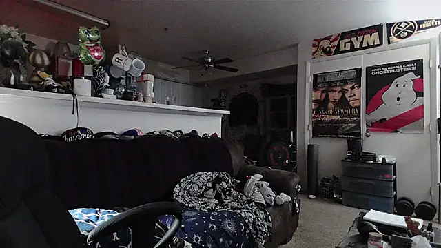 biggerisbetter12 online show from March 25, 2026, 6:13 am