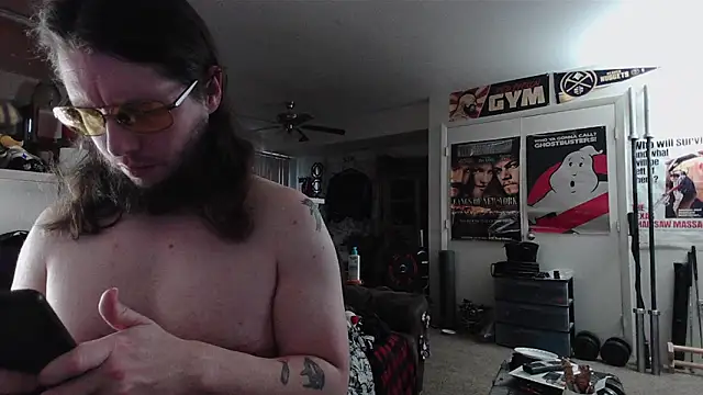 biggerisbetter12 online show from June 4, 2026, 2:16 am
