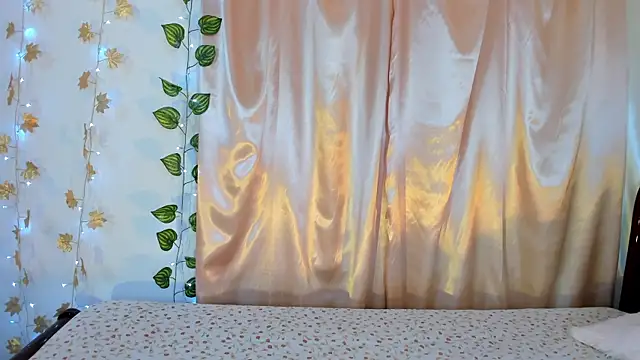 Milie yue online show from November 15, 2025, 2:10 pm