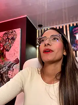 Snapshot of elegant__rouse chatting on December 4, 2025, 7:46 pm elegant rouse online show from December 4, 2025, 7:46 pm