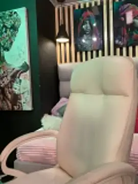 Snapshot of elegant__rouse chatting on December 5, 2025, 8:17 pm elegant rouse online show from December 5, 2025, 8:17 pm