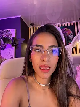 Snapshot of elegant__rouse chatting on November 2, 2025, 4:23 pm elegant rouse online show from November 2, 2025, 4:23 pm