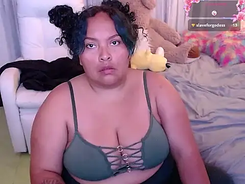 yvonne jlove online show from November 28, 2025, 1:17 am