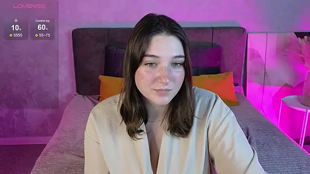 Snapshot of AnnieDodge chatting on October 21, 2025, 1:49 am AnnieDodge online show from October 21, 2025, 1:49 am