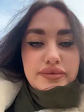 KiraSunshine online show from November 20, 2025, 4:02 am