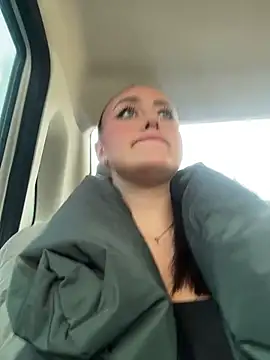 KiraSunshine online show from April 15, 2026, 4:29 am