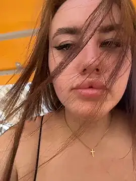 KiraSunshine online show from June 6, 2026, 3:23 am