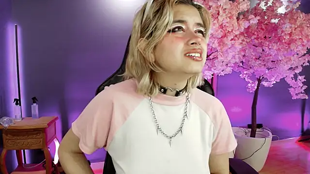 Snapshot of Navier__ chatting on November 6, 2025, 7:51 pm Navier online show from November 6, 2025, 7:51 pm