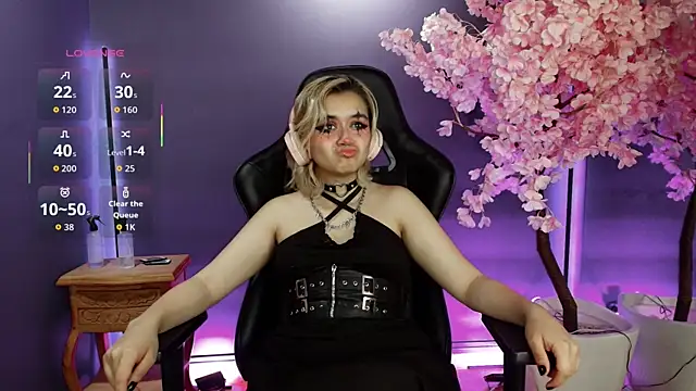 Snapshot of Navier__ chatting on November 7, 2025, 7:51 pm Navier online show from November 7, 2025, 7:51 pm